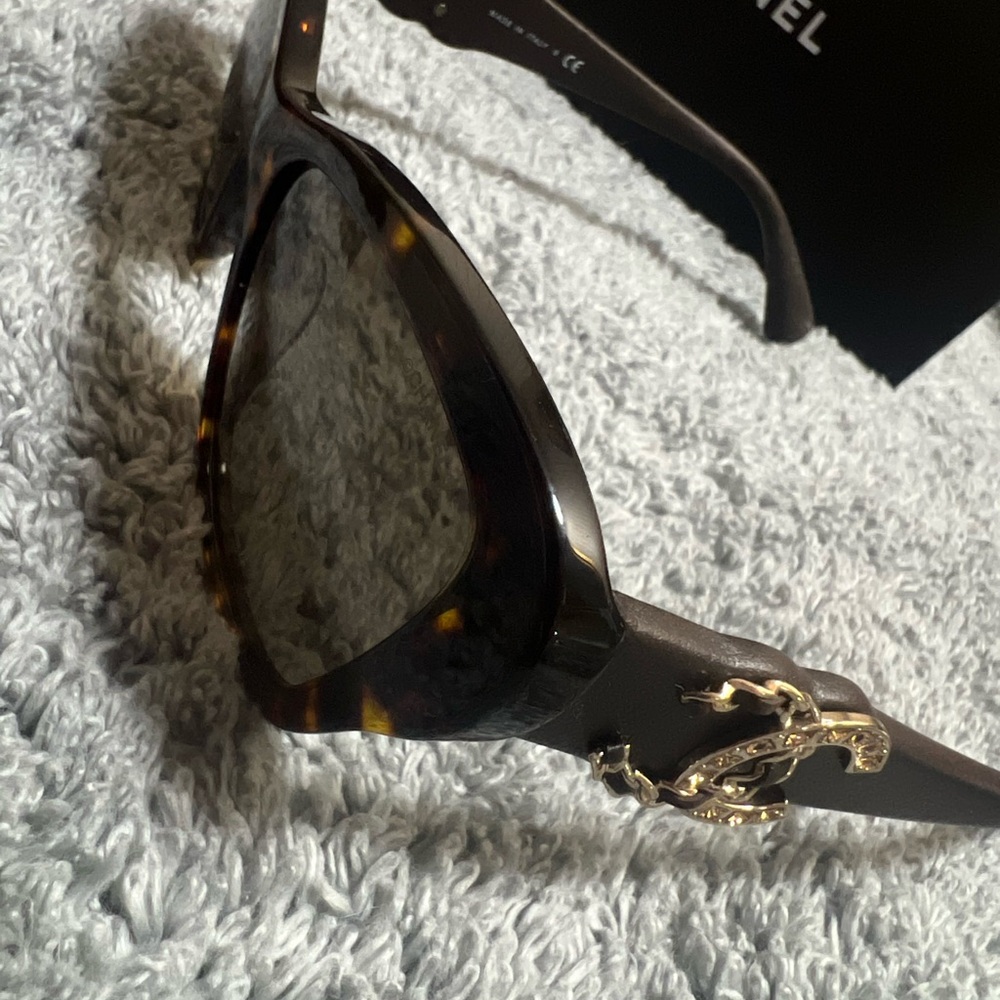 Brand new CHANEL 5457-Q-A c.714/3 55-16-140 3N sunglasses with case and box